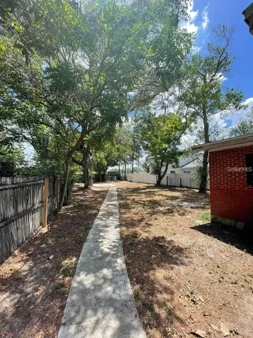 11707 North Drive Tampa FL 33617