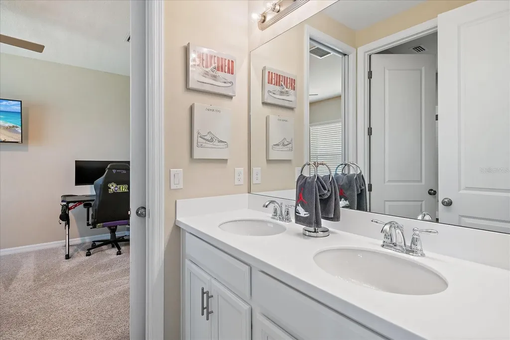 9085 Luna Lane Sarasota FL 34241