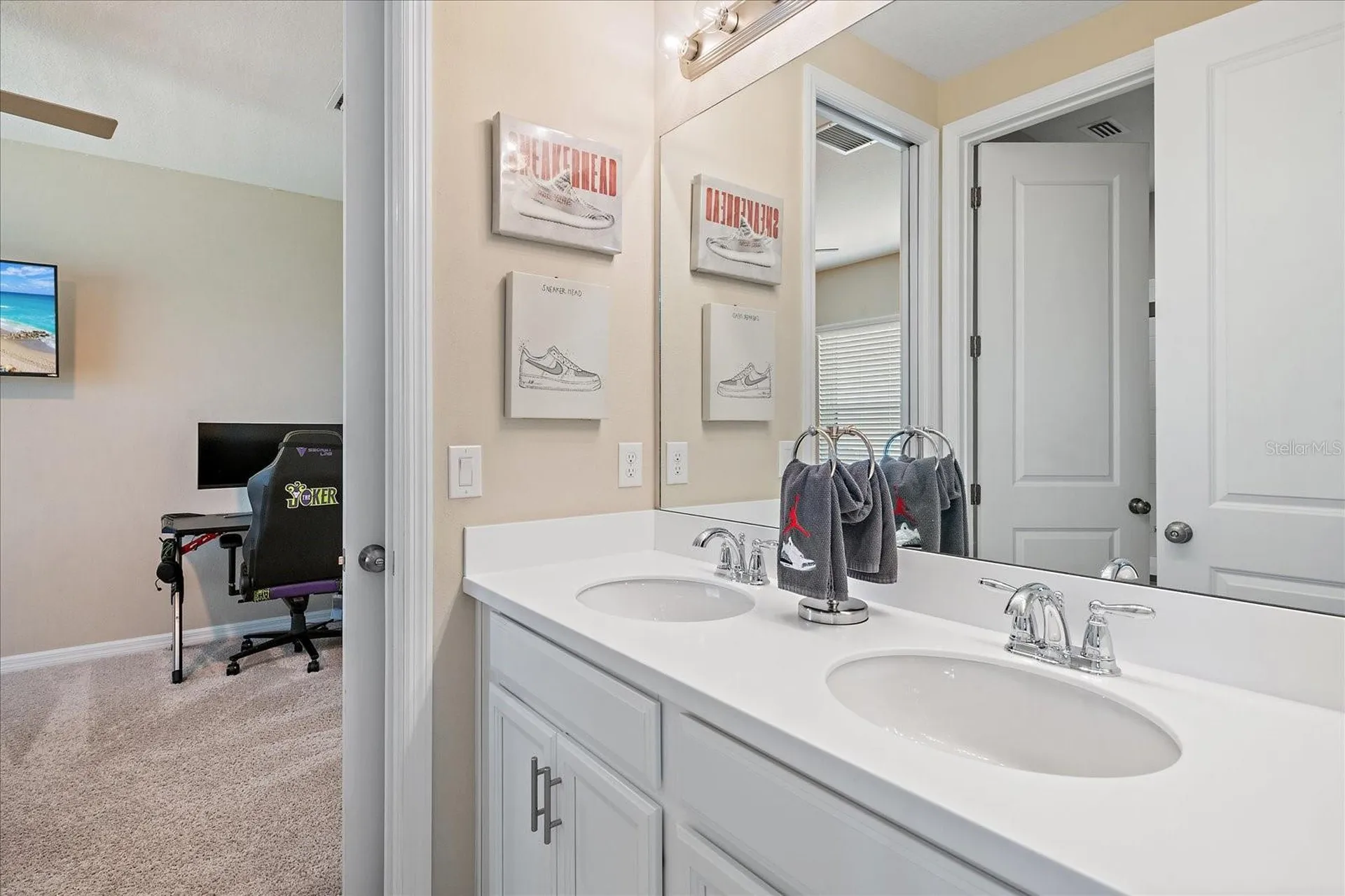 9085 Luna Lane Sarasota FL 34241