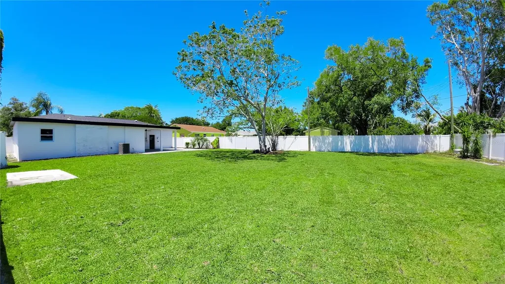 936 Alcazar Way S St Petersburg FL 33705