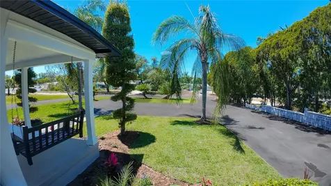 936 Alcazar Way S St Petersburg FL 33705