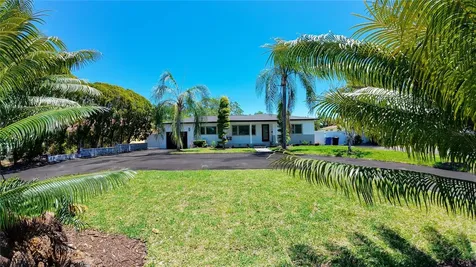 936 Alcazar Way S St Petersburg FL 33705