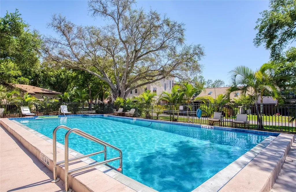 6305 Pelican Creek Crossing St Petersburg FL 33707