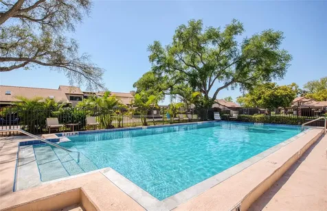 6305 Pelican Creek Crossing St Petersburg FL 33707