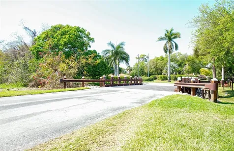 6305 Pelican Creek Crossing St Petersburg FL 33707