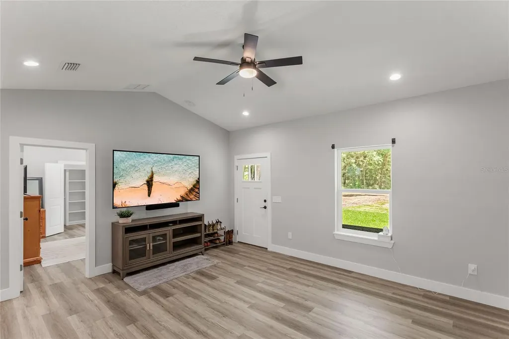 207 N Palmetto Avenue Florahome FL 32140