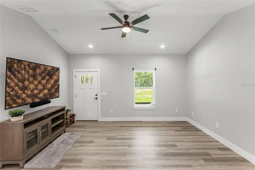 207 N Palmetto Avenue Florahome FL 32140