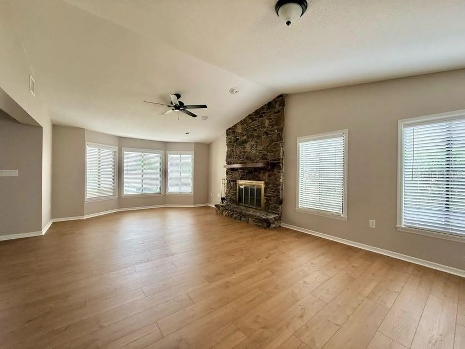 6804 Lake View Drive Yalaha FL 34797