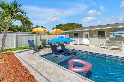 12096 Oak Street Largo FL 33774