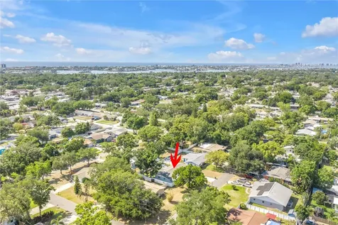 12096 Oak Street Largo FL 33774