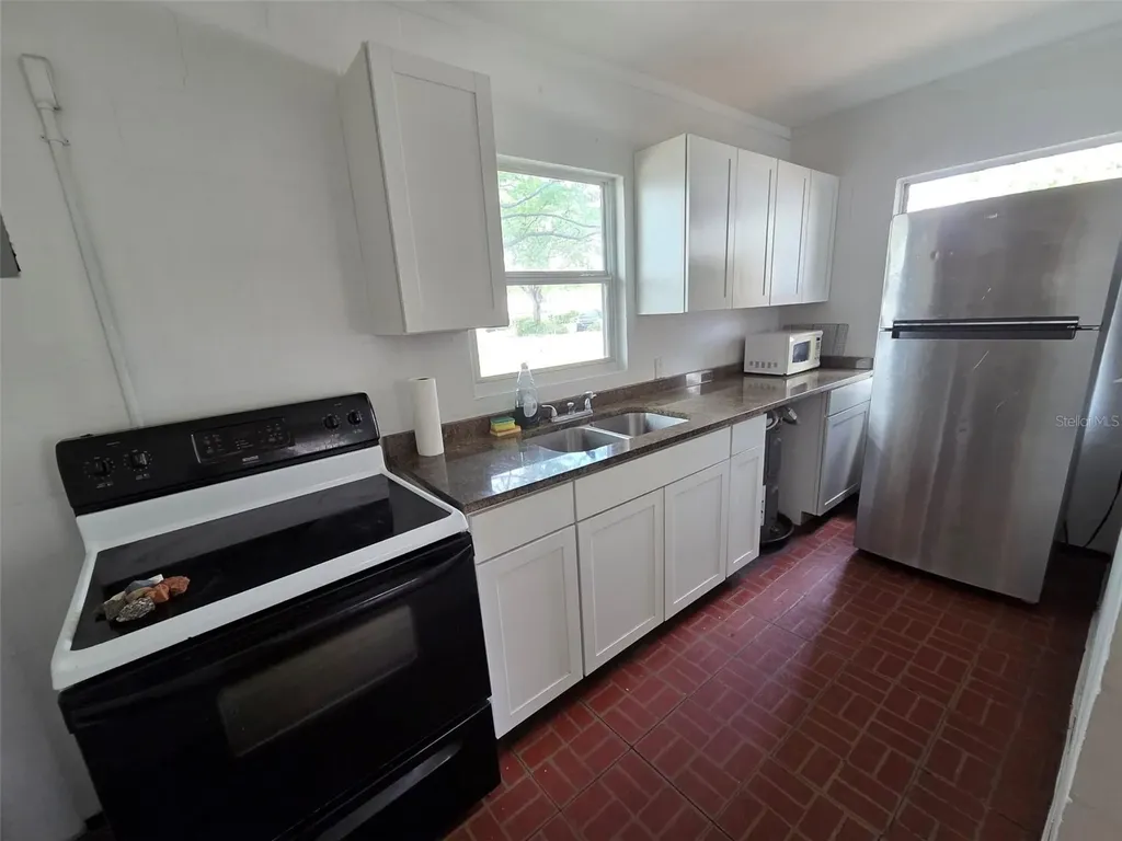 5206 7 Th Street Zephyrhills FL 33542