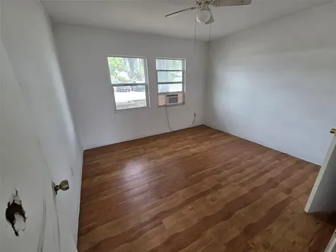 5206 7 Th Street Zephyrhills FL 33542