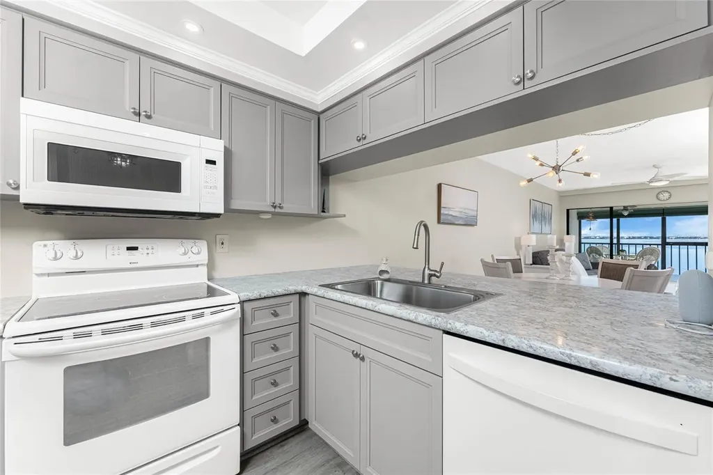 1551 Beach Road Englewood FL 34223