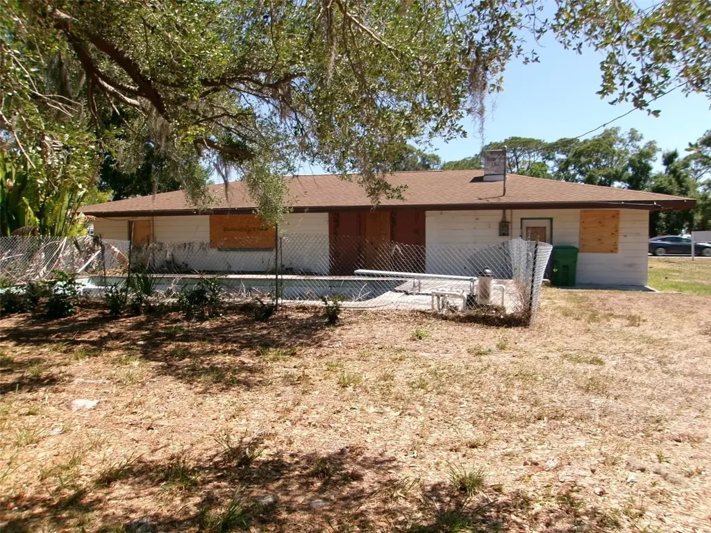 2555 Wood Street Sarasota FL 34237