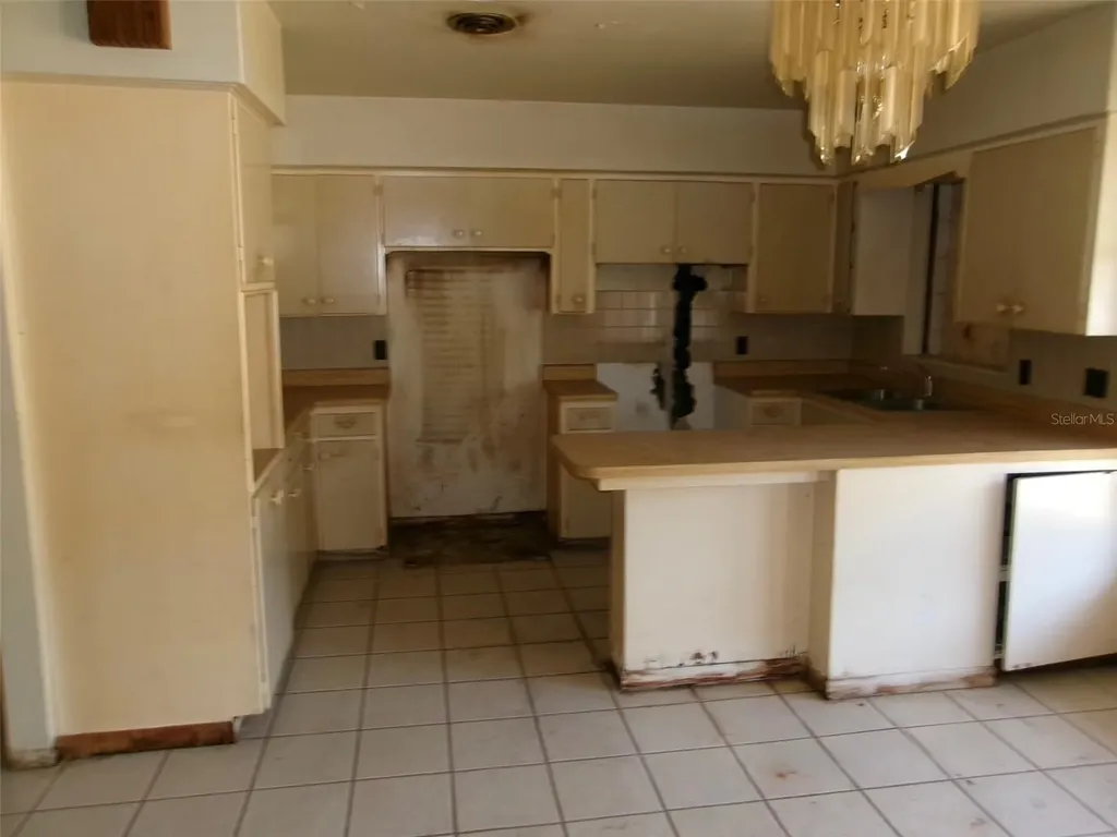 2555 Wood Street Sarasota FL 34237