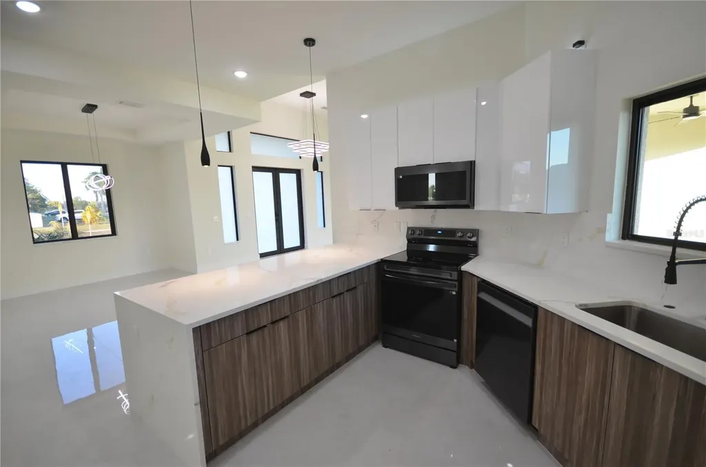 2416 Diplomat Parkway W Cape Coral FL 33993
