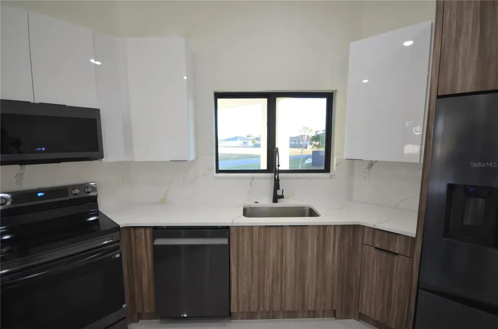 2416 Diplomat Parkway W Cape Coral FL 33993