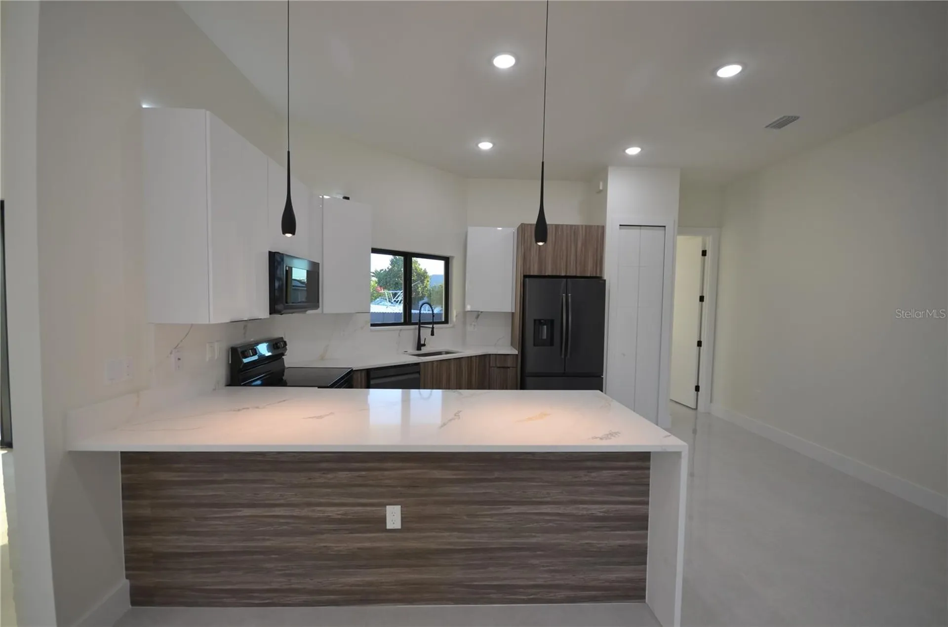 2416 Diplomat Parkway W Cape Coral FL 33993