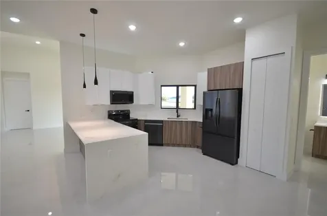 2416 Diplomat Parkway W Cape Coral FL 33993