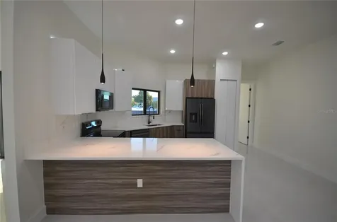 2416 Diplomat Parkway W Cape Coral FL 33993