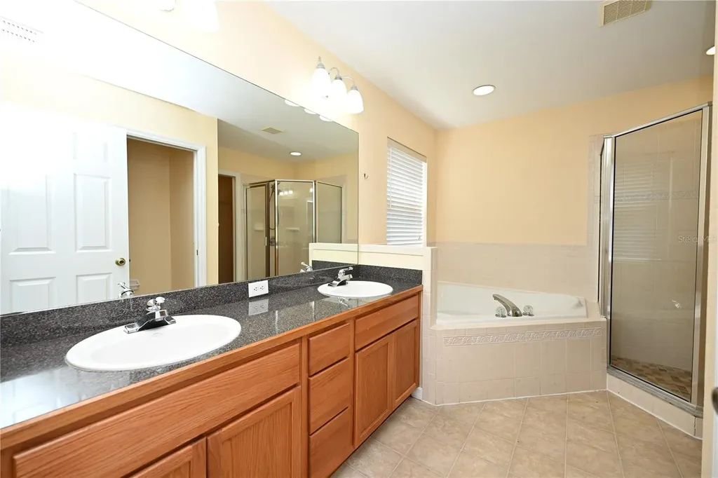 2010 Hatteras Point Lakeland FL 33813