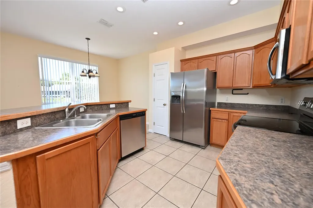 2010 Hatteras Point Lakeland FL 33813