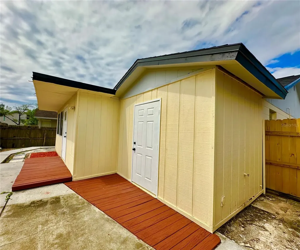 8203 Olivewood Place Tampa FL 33615