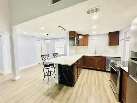 8203 Olivewood Place Tampa FL 33615