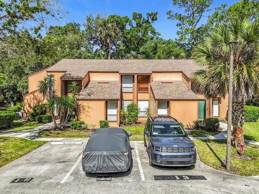 10 Oakmont Court Palm Coast FL 32137