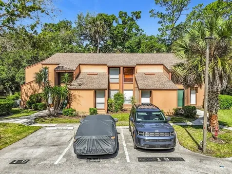 10 Oakmont Court Palm Coast FL 32137