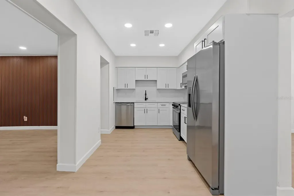207 W Bougainvillea Avenue Tampa FL 33612