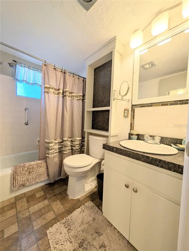 2319 Canal Drive Bradenton FL 34207