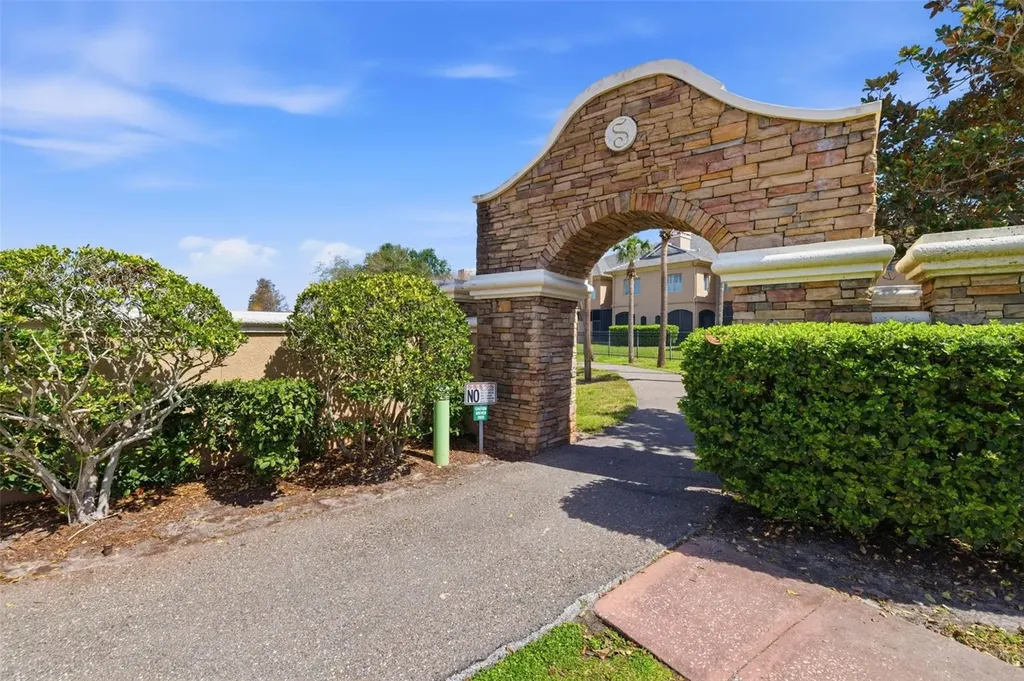 615 Saxony Boulevard St Petersburg FL 33716