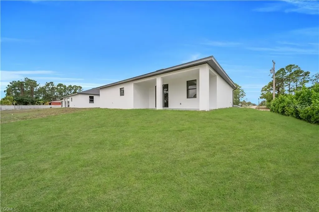 2901 Villa Avenue S Lehigh Acres FL 33976