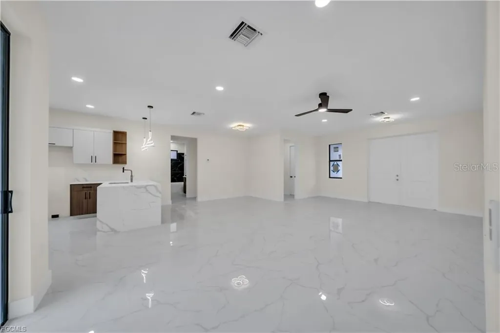 2901 Villa Avenue S Lehigh Acres FL 33976