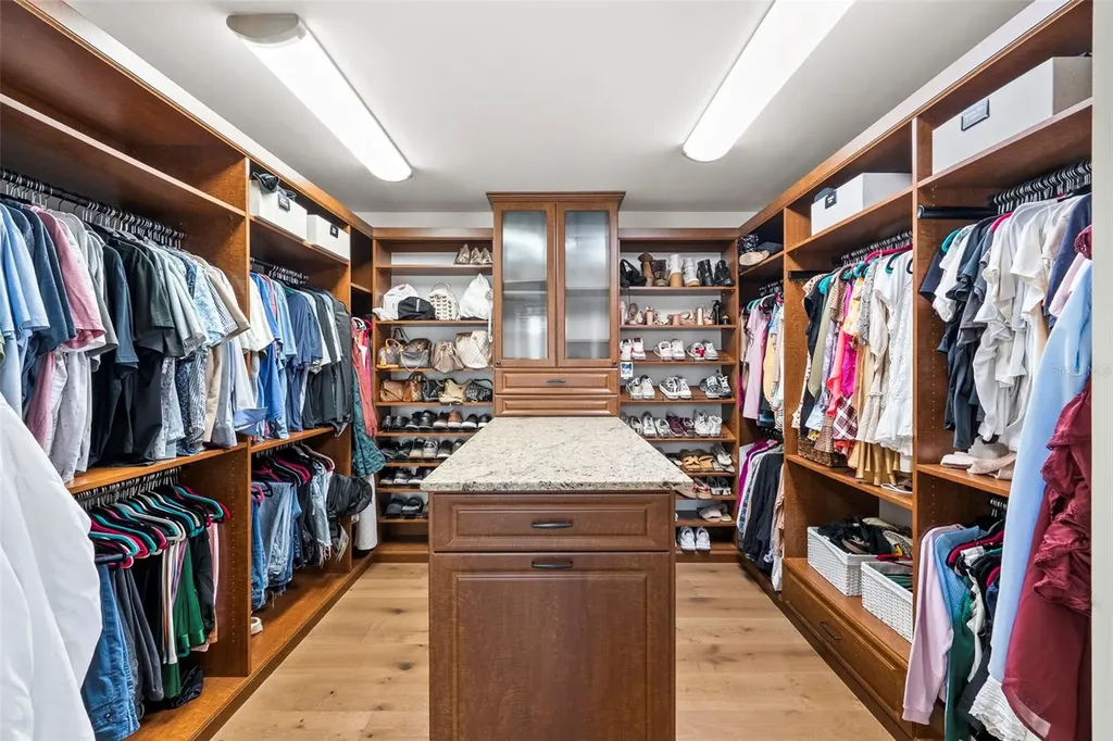 1123 Abbeys Way Tampa FL 33602