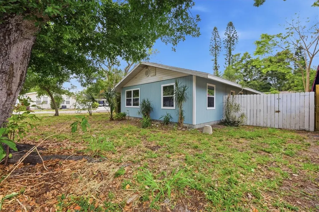 902 37th Street W Bradenton FL 34205