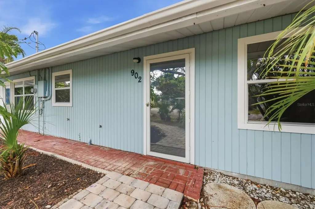 902 37th Street W Bradenton FL 34205