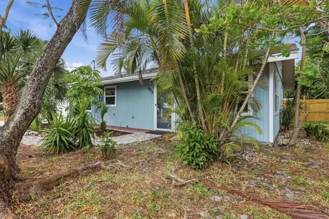 902 37th Street W Bradenton FL 34205