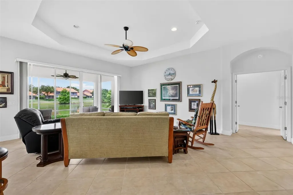 10180 Lake Miona Way Oxford FL 34484