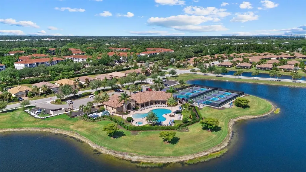 6860 Wild Lake Terrace Bradenton FL 34212