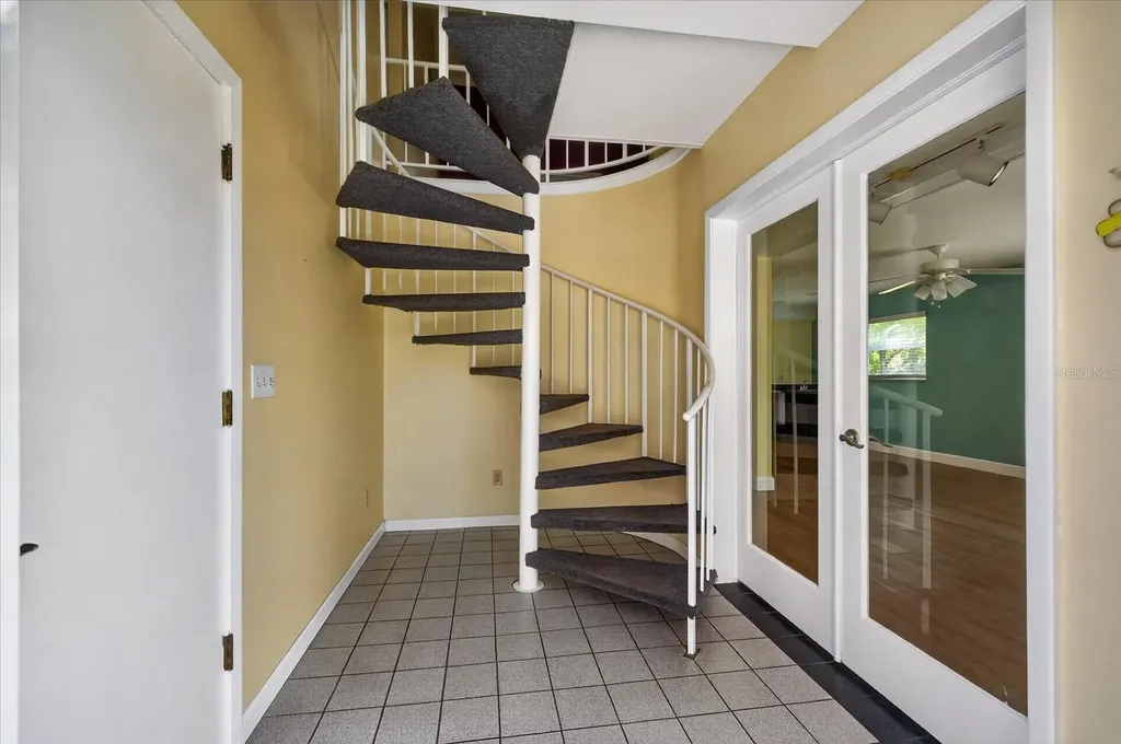1005 Beaver Drive Tarpon Springs FL 34689