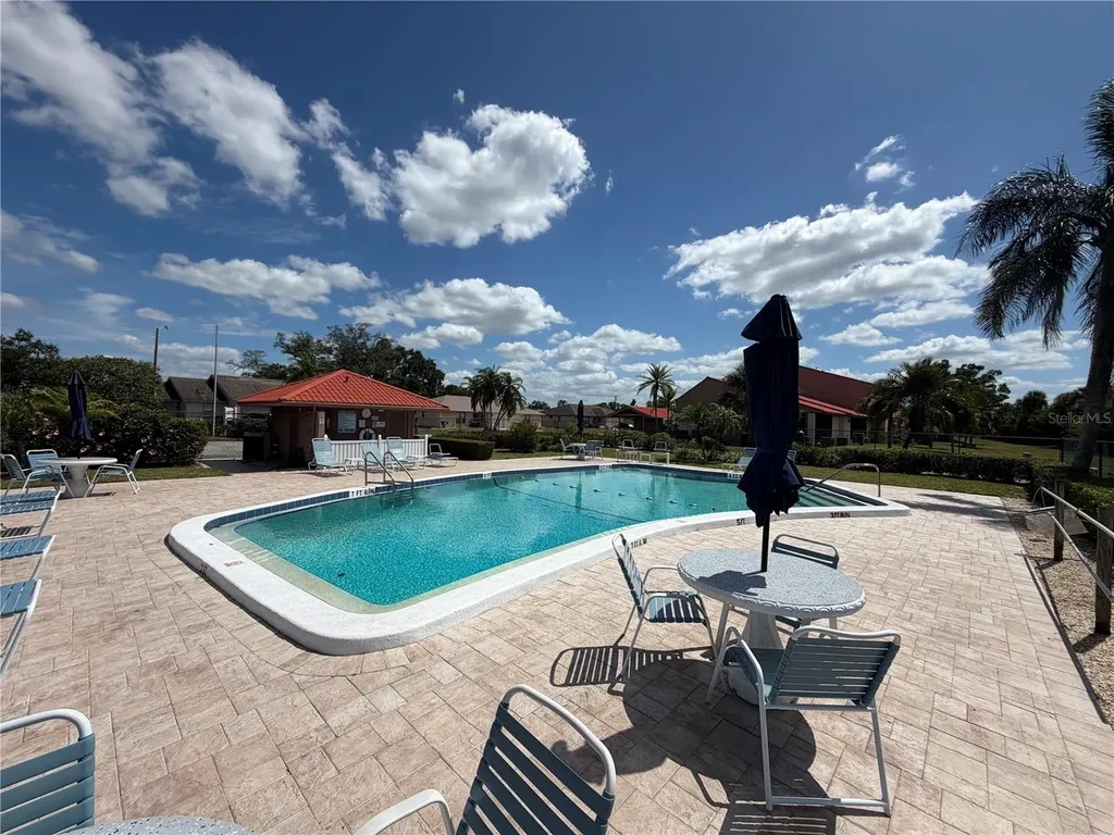 6392 Draw Lane Sarasota FL 34238