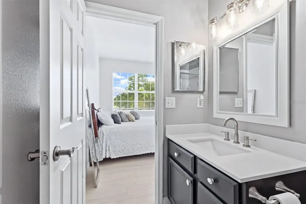 3825 Parkridge Circle Sarasota FL 34243