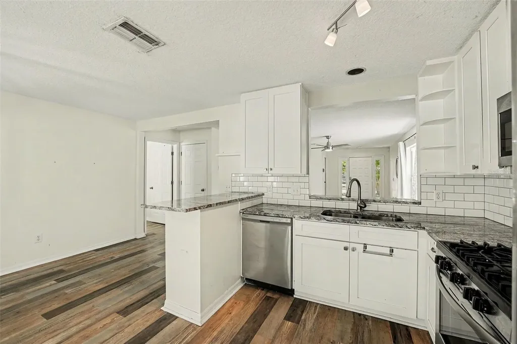 5865 Meadowpark Place Lithia FL 33547