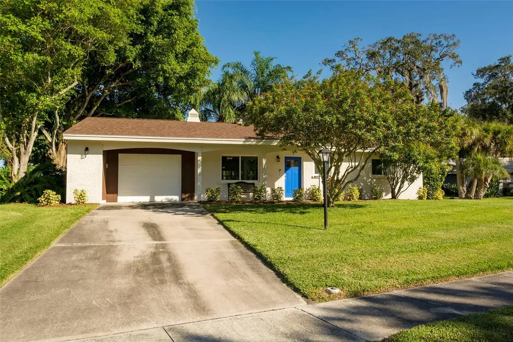 3005 Chase Circle Sarasota FL 34231