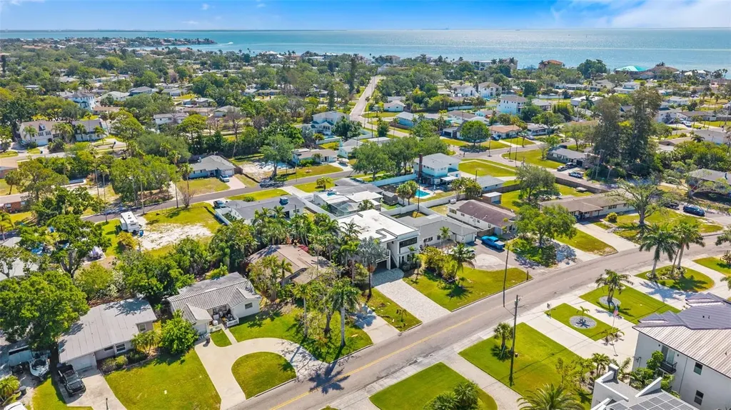 3835 Shore Acres Boulevard NE St Petersburg FL 33703