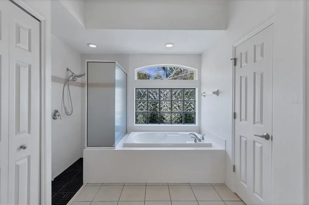 8501 Park Shore Lane Sarasota FL 34238