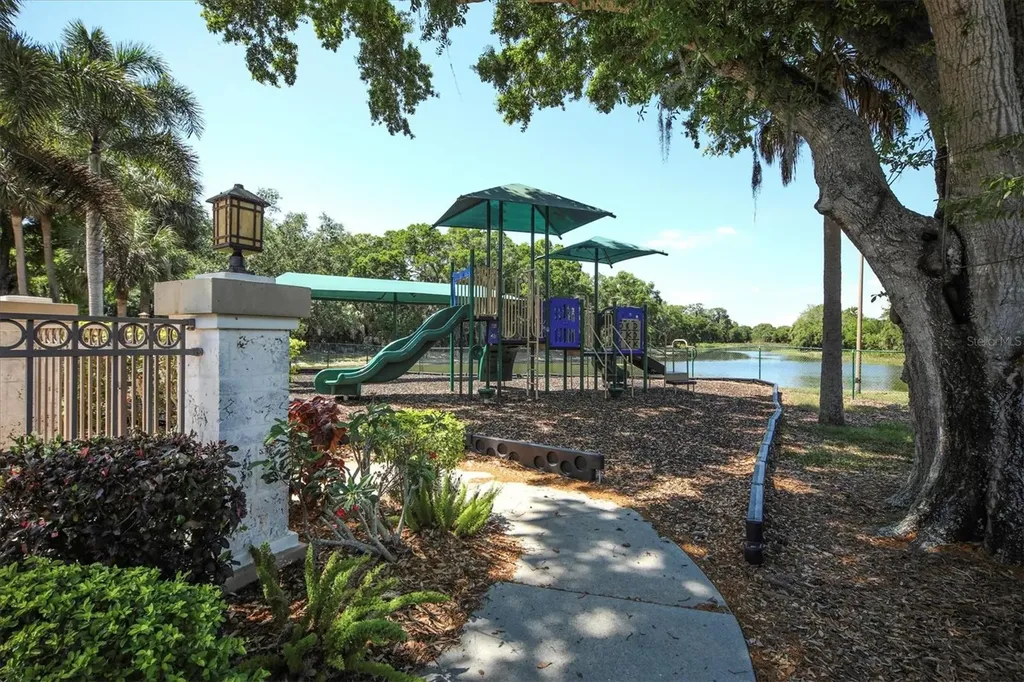 8501 Park Shore Lane Sarasota FL 34238