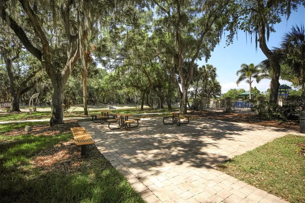 8501 Park Shore Lane Sarasota FL 34238